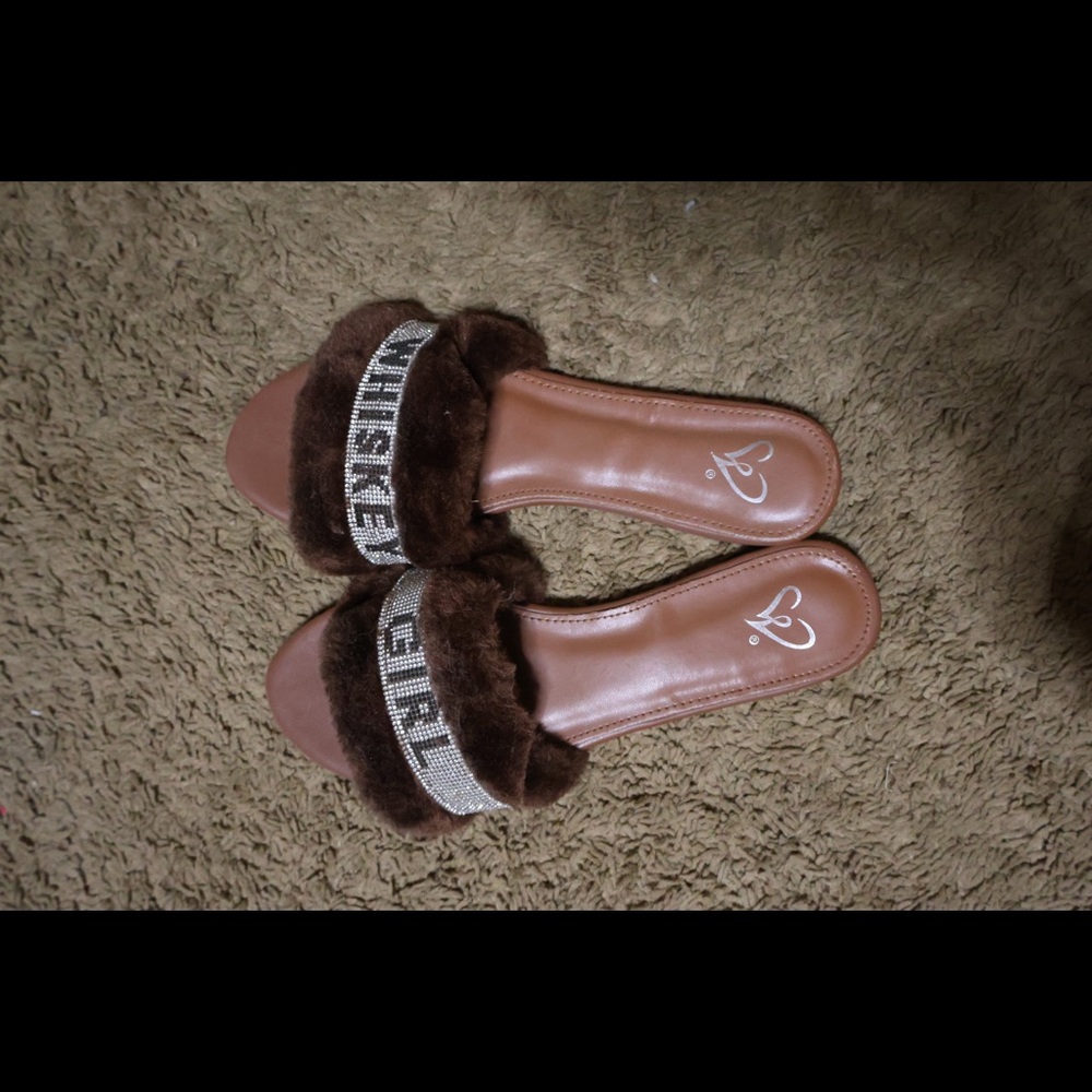 Windsor Whiskey Girl slippers